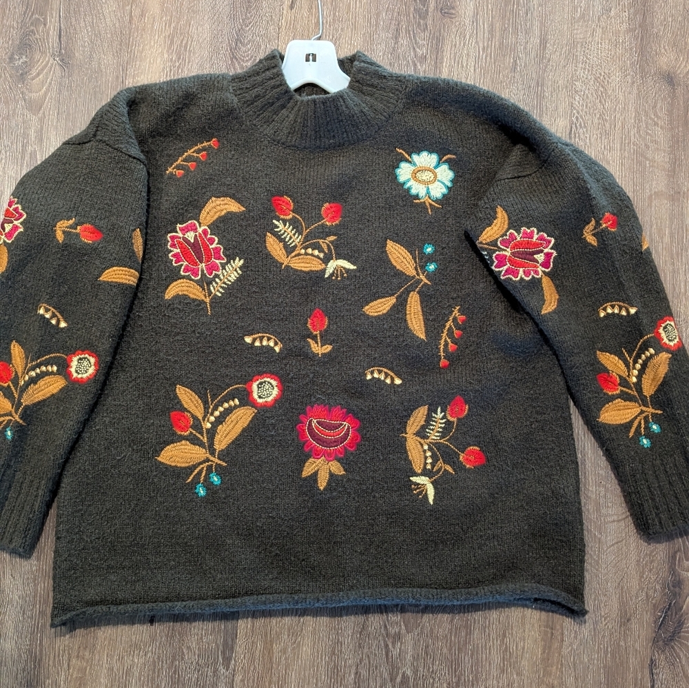 Embroidered Floral Women's Sweater